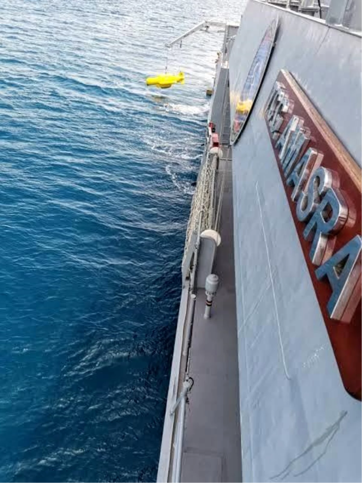 MSB: "Gökçeada açıklarında batan teknedeki 2 jandarma personelinden Teğmen Musa Bulut\'un naaşı, Sahil Güvenlik Komutanlığı dalgıçları tarafından su...