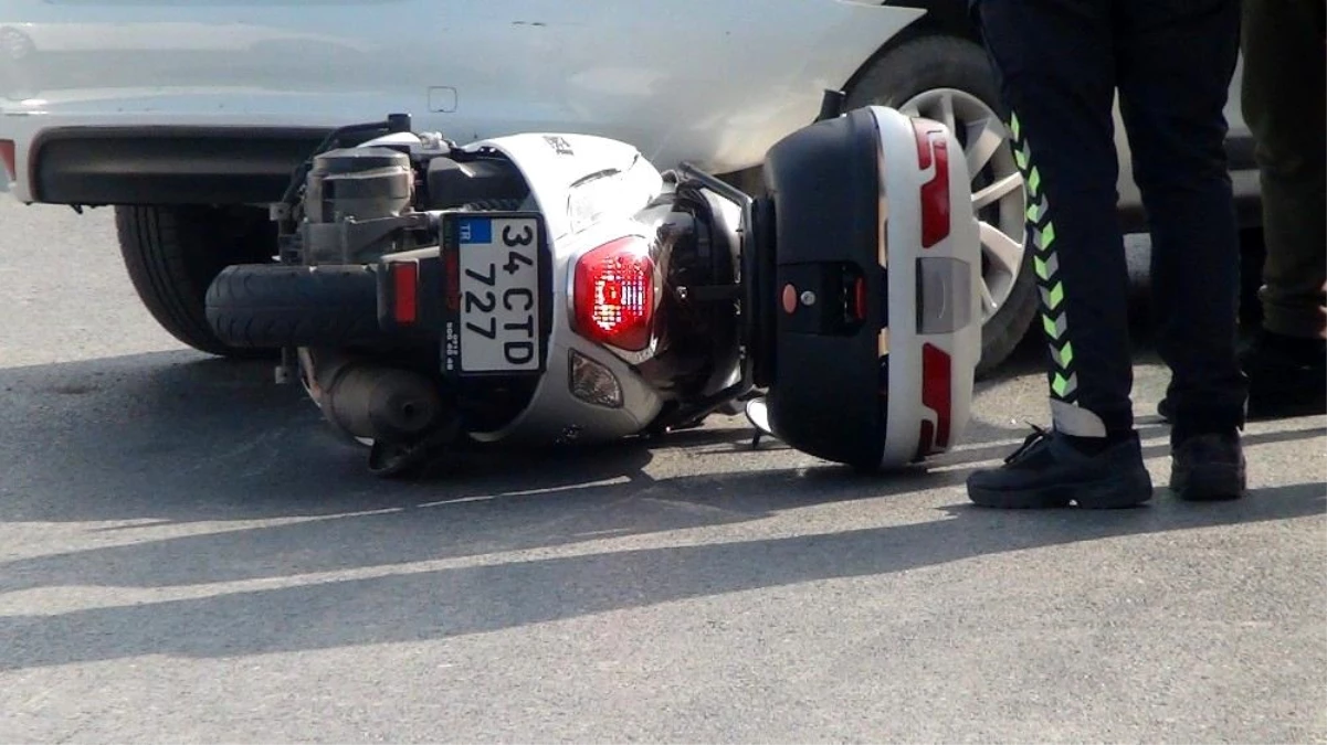 Sarıyer\'de feci kaza: Motosikletli otomobilin altına girdi