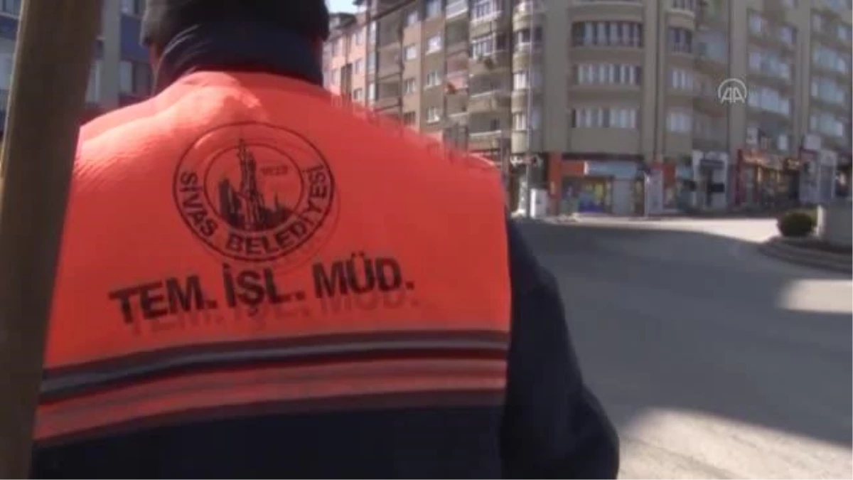 Sivas Belediyesi "Çöpçüler Kralı" filminin müziği ile temizlik klibi hazırladı