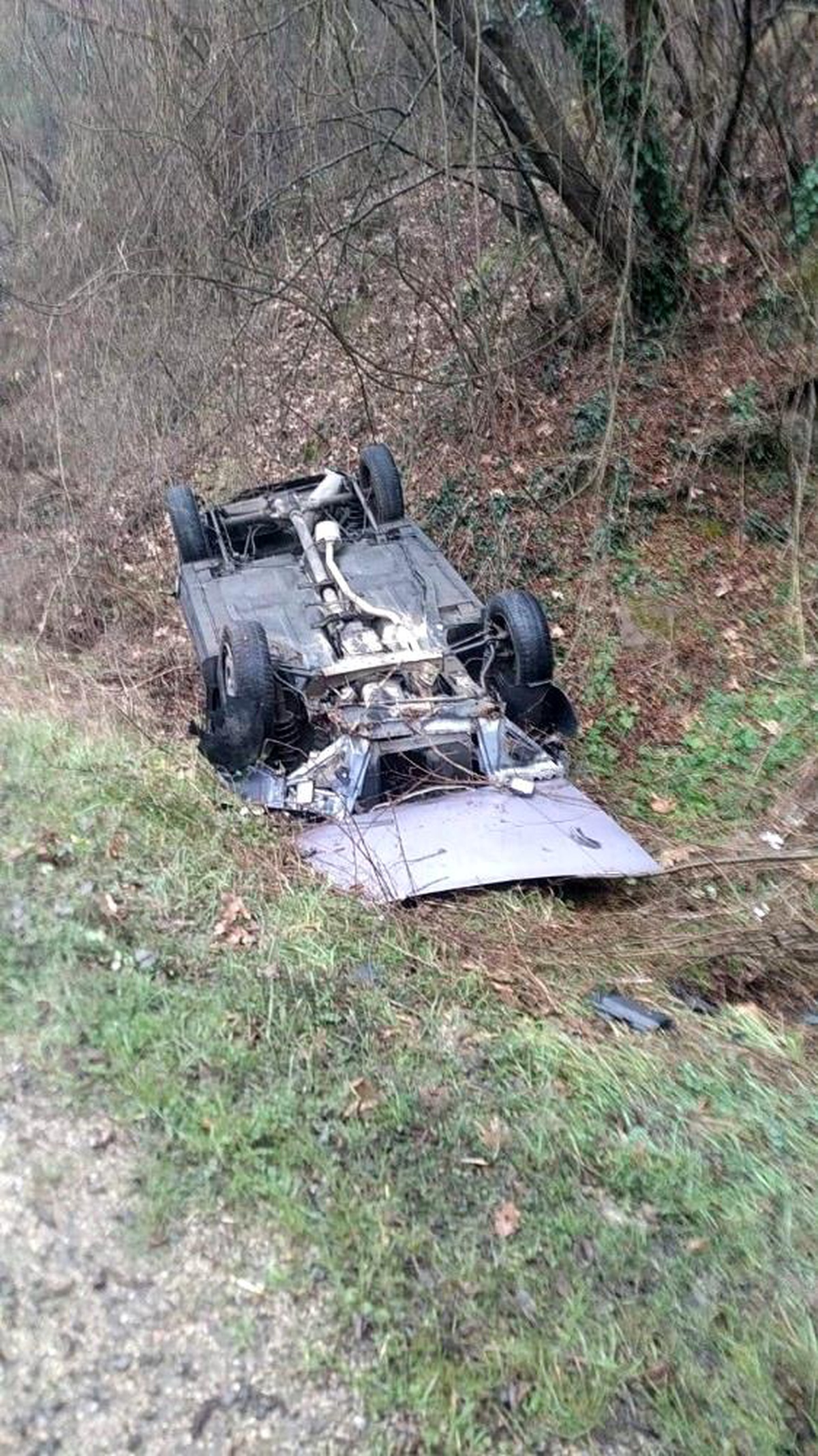 Takla atan otomobilin sürücüsü ölümden döndü