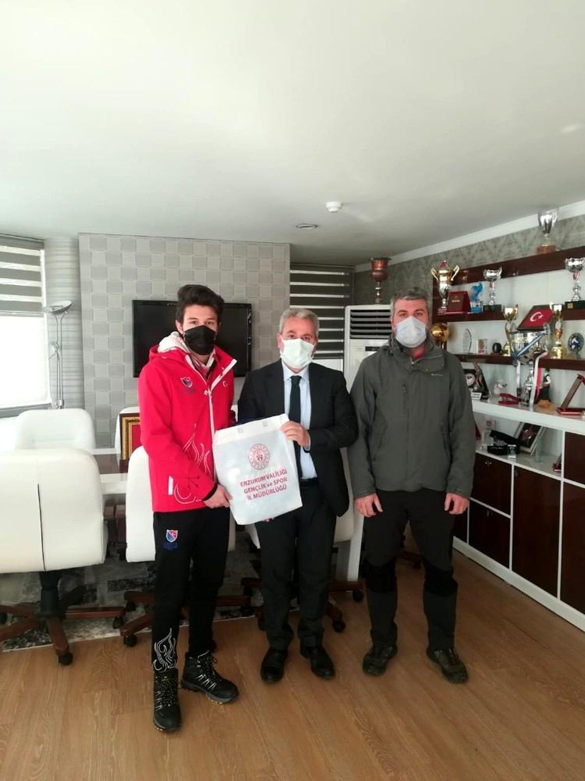 Taşkesenligil, Akal\'a başarı diledi