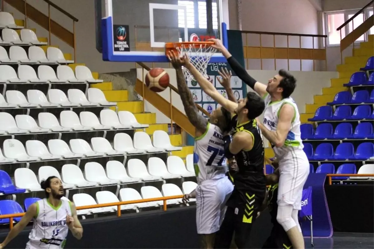 Türkiye Basketbol Ligi: Balıkesir Büyükşehir Belediyespor: 85 İstanbul Basket: 79