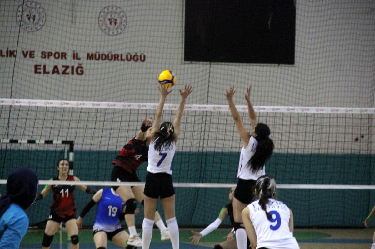Voleybol 2. Lig: Elazığ Belediyesi Voleybol: 3 Van Büyükşehir Belediye Gençlikspor: 2