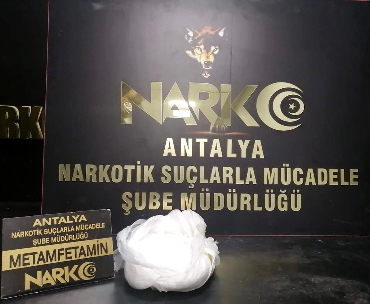 Antalya\'ya otobüsle 1 kilo metamfetamin getiren şahıs tutuklandı