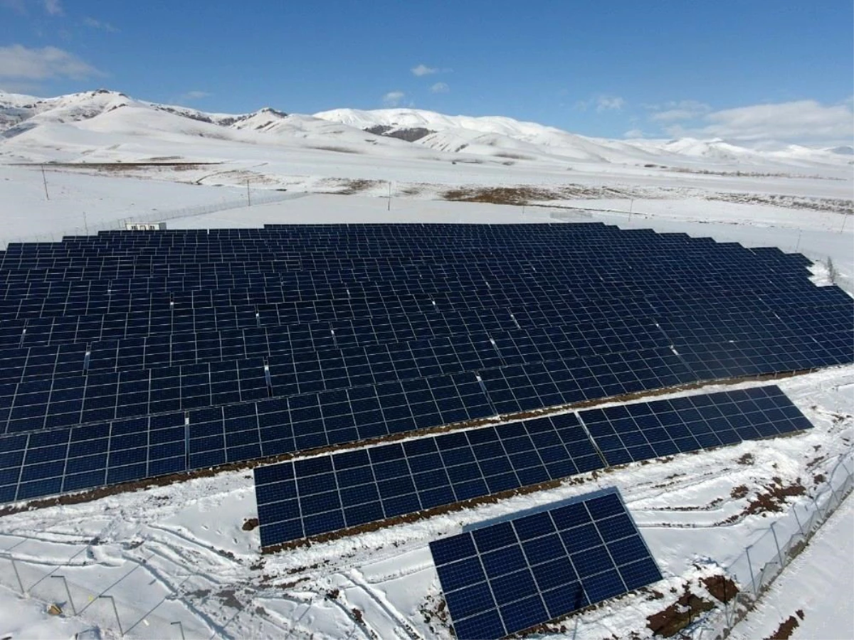 Erzurum\'daki "Aziziye Güneş Enerji Santrali"nde elektrik üretimine başlandı