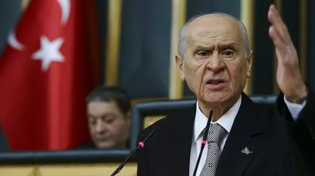 Bahçeli'nin danışmanından Erbakan anmasına sert tepki: HDP ile Erbakan'ı anmak İngiliz Temel'in yapabileceği bir şeydi