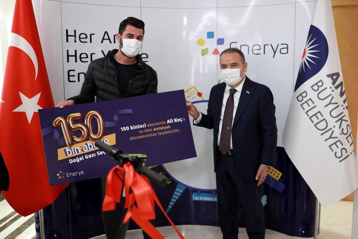 Enerya\'nın Antalya\'daki 150 bininci doğal gaz abonesine scooter hediyesi