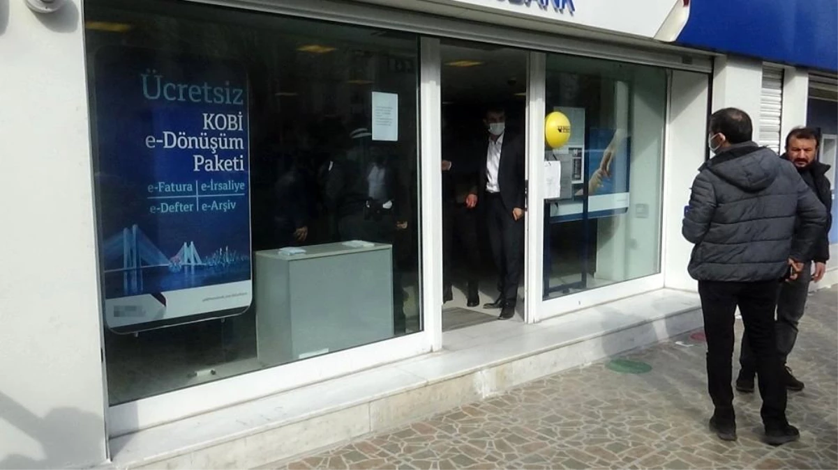 Son dakika haberi: Diyarbakır\'da banka soygunu girişimi: Müşteri gibi gelip bankayı soymaya çalıştı