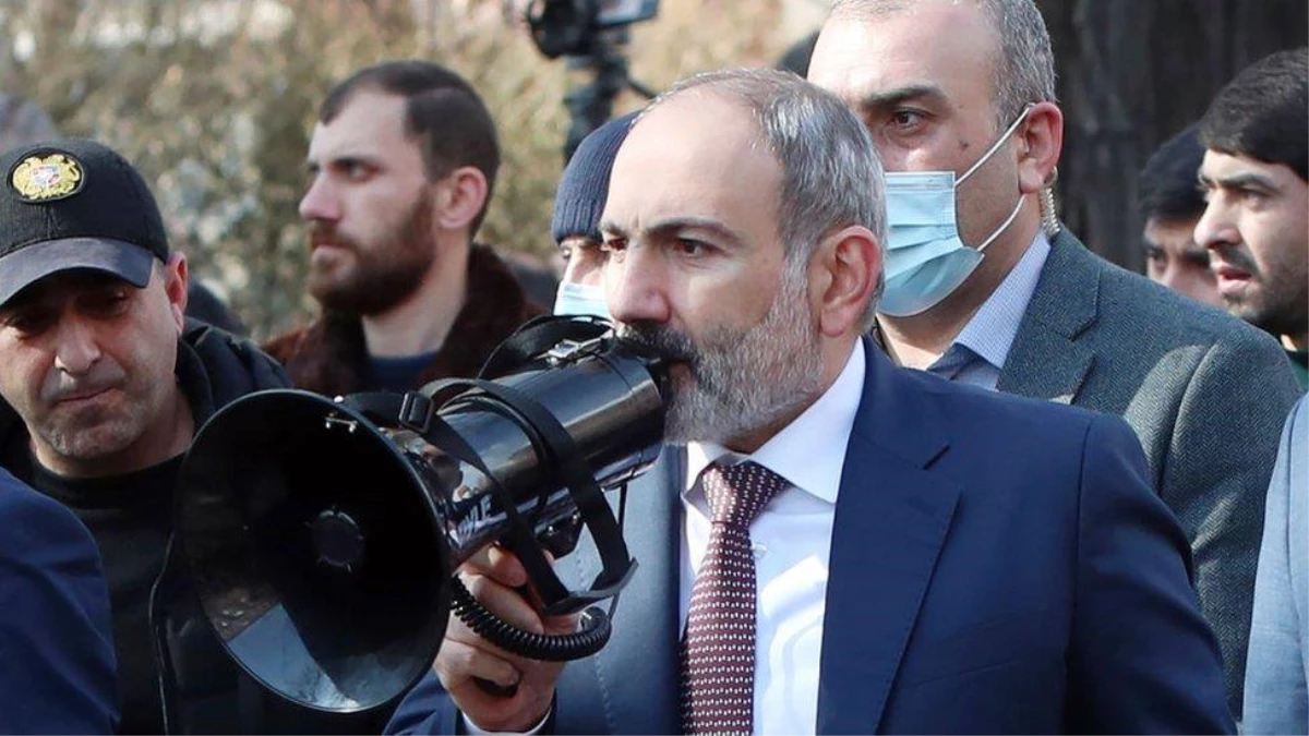 Ermenistan\'da Başbakan Paşinyan\'ın istifasını isteyenler hükümet binasına girdi