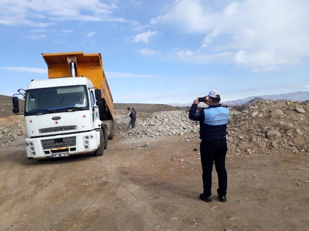 Hafriyat taşıyan araçlar denetlendi