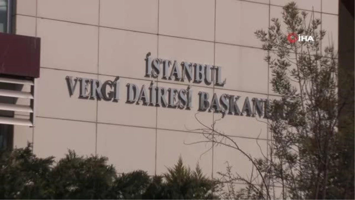 İstanbul\'da vergi daireleri önünde uzun kuyruklar