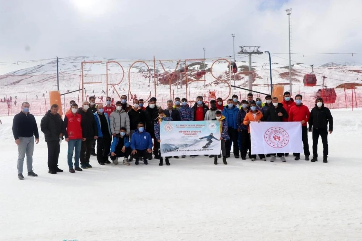 İzmirli Roman gençler Erciyes\'te kayak eğitimi aldı