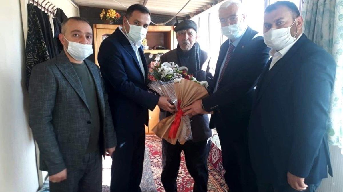 Son dakika! Karaman\'da AK Parti ve MHP İl Başkanından şehit ailesine ziyaret
