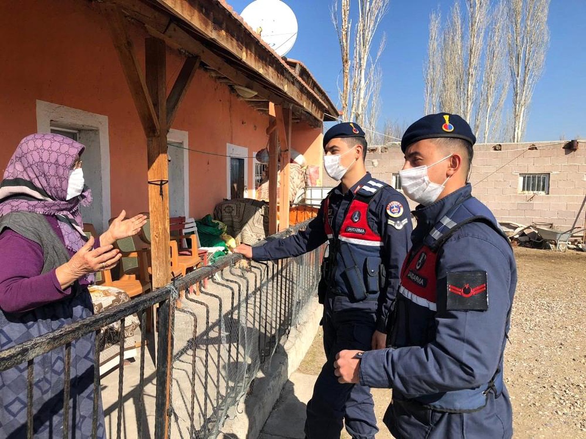 Kırıkkale\'de jandarma yaşlı vatandaşları unutmuyor