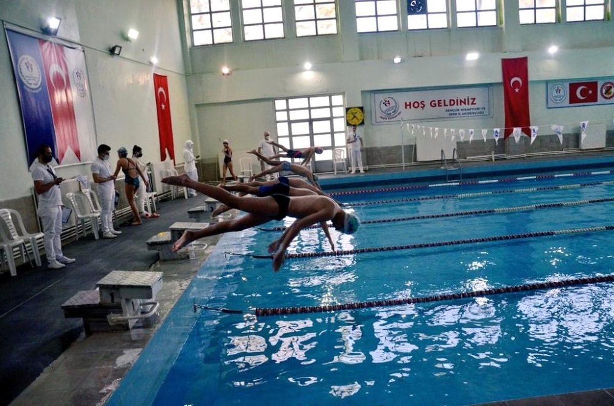 Kulaçlar birincilik için atıldı