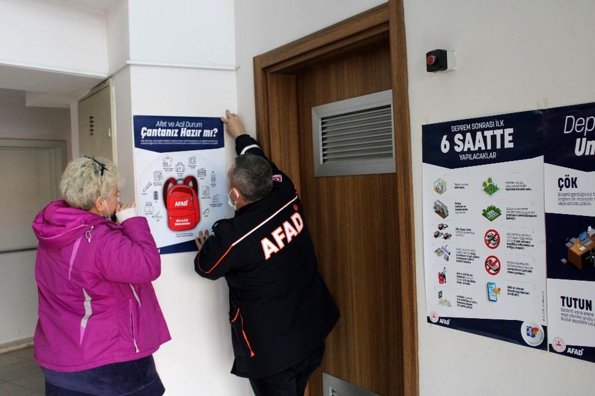 Manisa\'da \'Afet Farkındalık Eğitimleri\' vatandaşların ayağına gidiyor