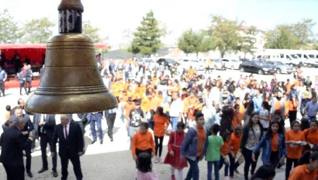 Son Dakika: 2 Mart Salı günü itibarıyla tüm okul öncesi eğitim kurumlarında, ilkokullarda, 8 ve 12. sınıflarda yüz yüze eğitim başlıyor