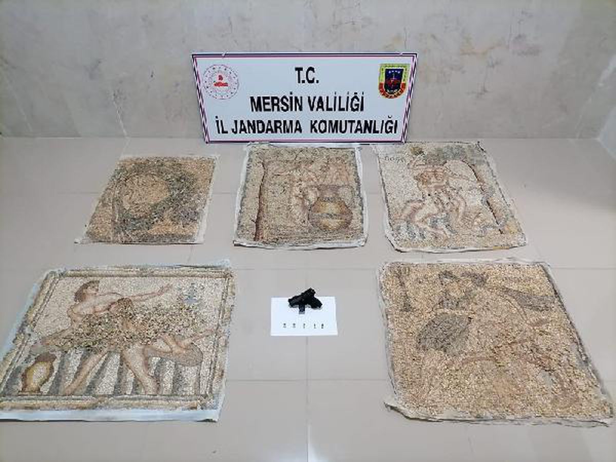 Tarihi mozaikler satılmadan ele geçirildi