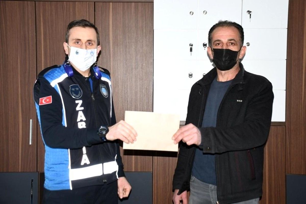 Yolda bulunan para sahibine teslim edildi