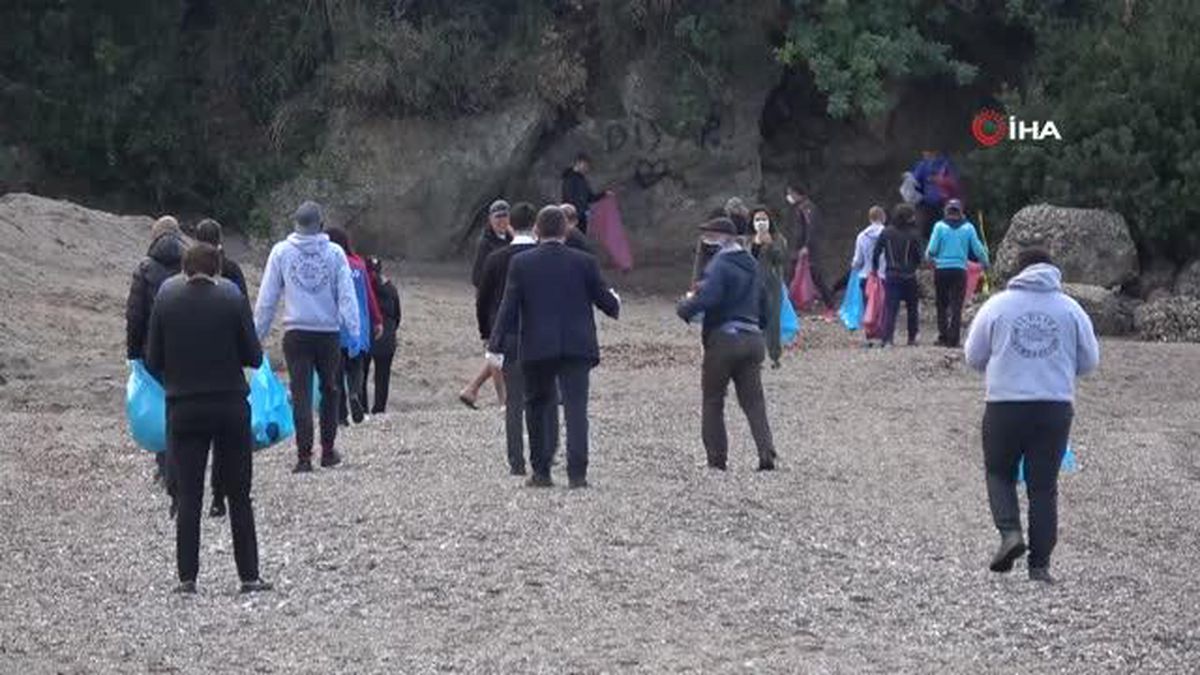 Amerikalı sporcular sahil ve doğa temizliği yaptı