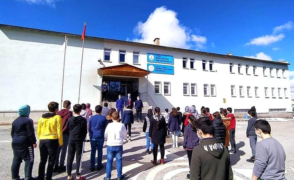 Bayburt\'ta 12 bin 968 öğrenci tam zamanlı yüz yüze eğitime başladı