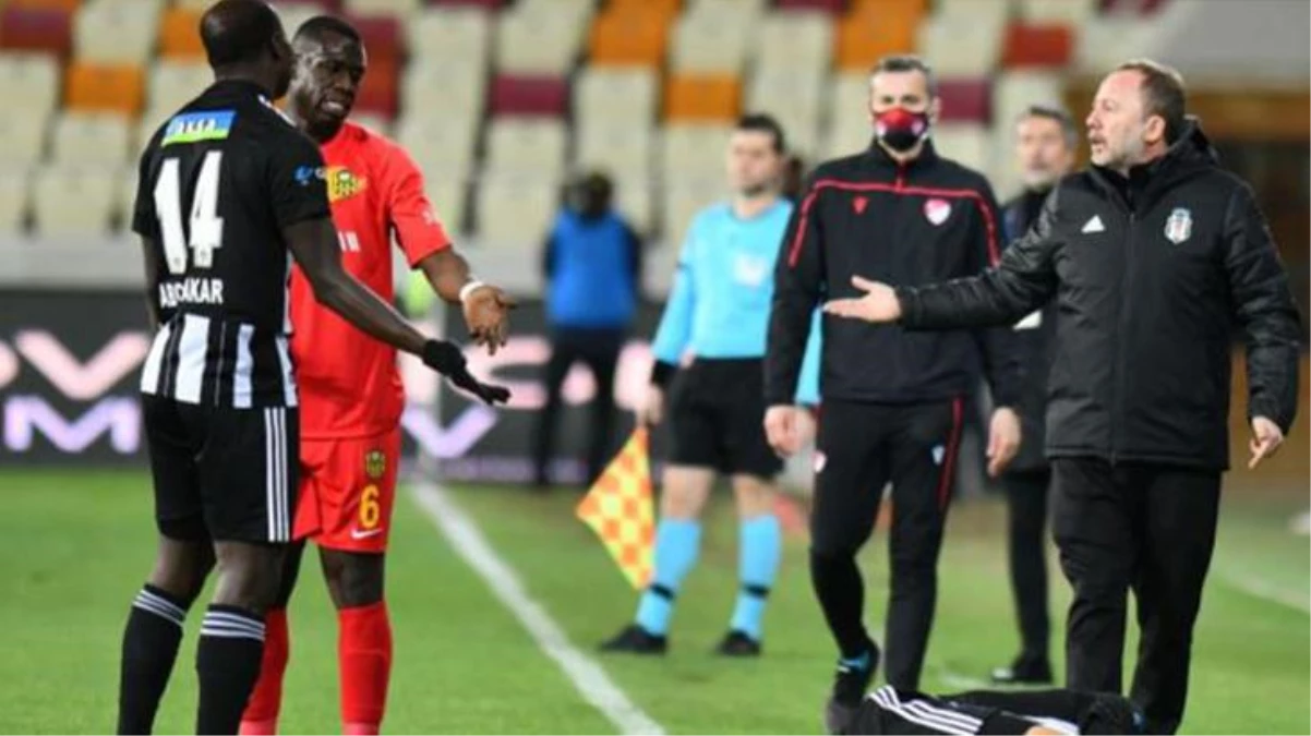 Beşiktaş\'ın golcüsü Vincent Aboubakar, Yeni Malatyaspor maçında oyundan alınmasına tepki gösterdi
