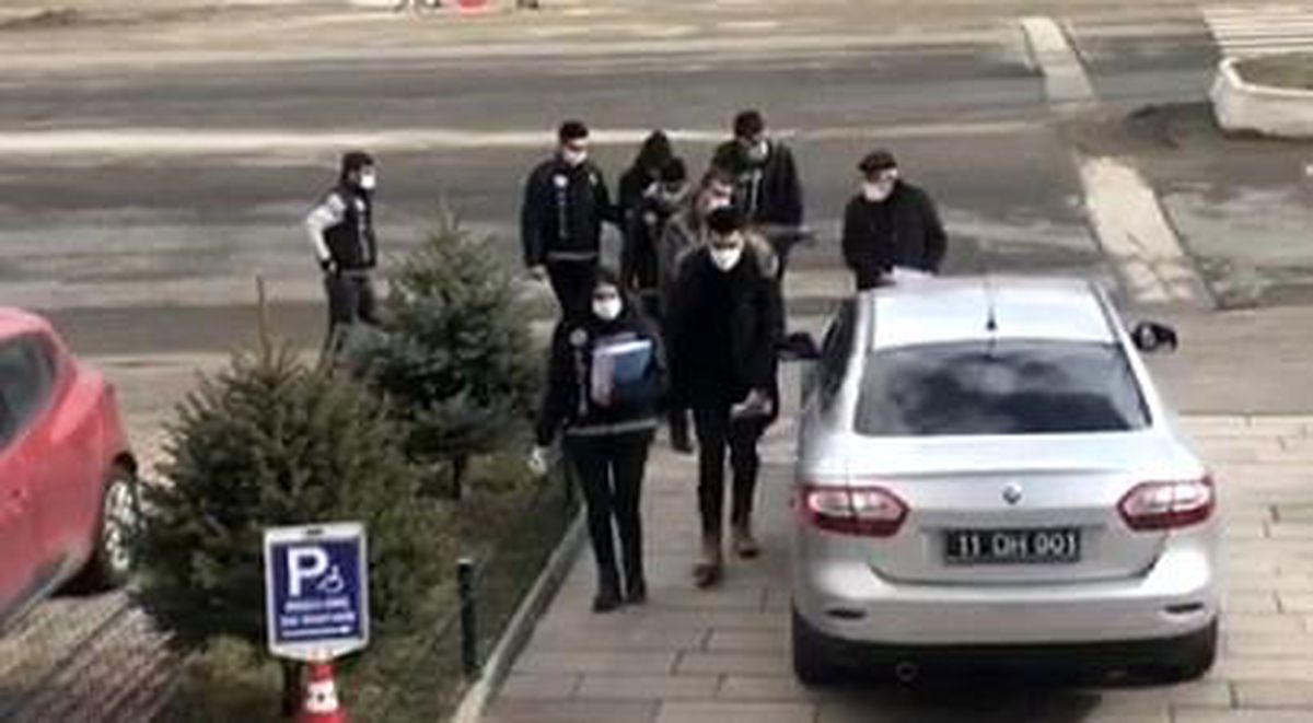 Bozüyük'teki 2 ayrı uyuşturucu operasyonunda 8 kişi yakalandı