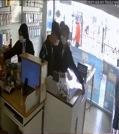 Son dakika... Bursa'da cep telefonu hırsızları kamerada