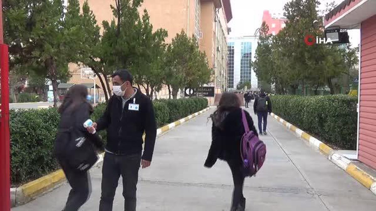 Cumhurbaşkanı Erdoğan müjdeyi verdi, Siirtli öğrenciler okulların yolunu tuttu