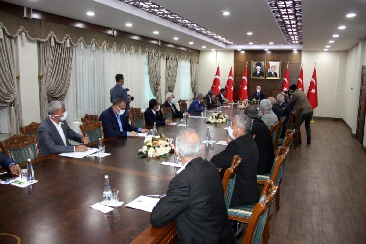 Son dakika! Diyarbakır Valisi Karaloğlu, esnaf oda başkanları ile bir araya geldi