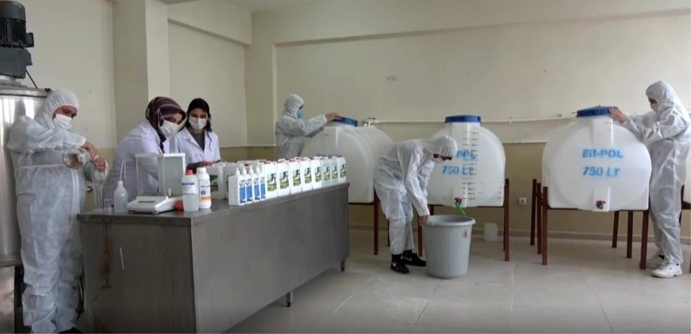 Erciş\'teki öğrenciler 110 ton dezenfektan üreterek 2 milyon lira ciro yaptı