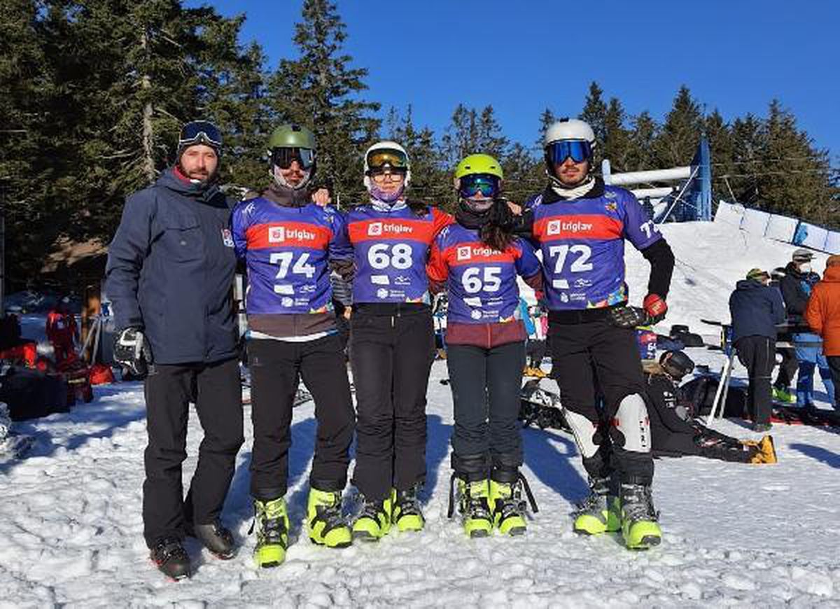 Genç snowboard\'cular dünya arenasında yarıştı
