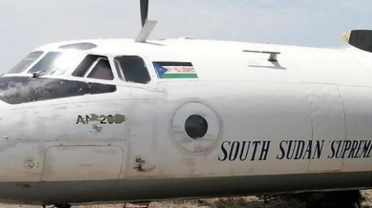 Güney Sudan\'da yolcu uçağı düştü: Pilotlar dahil 12 kişi öldü