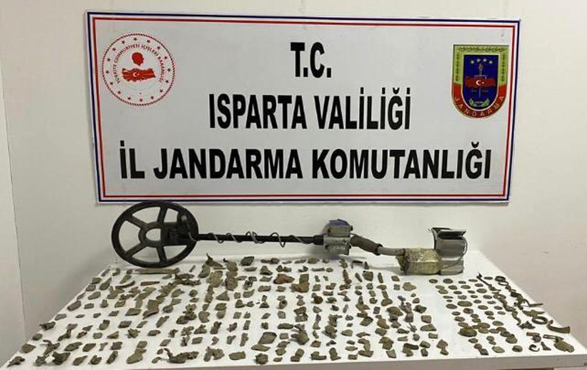 Isparta\'da elindeki tarihi eserleri satmak isteyen şahsa operasyon