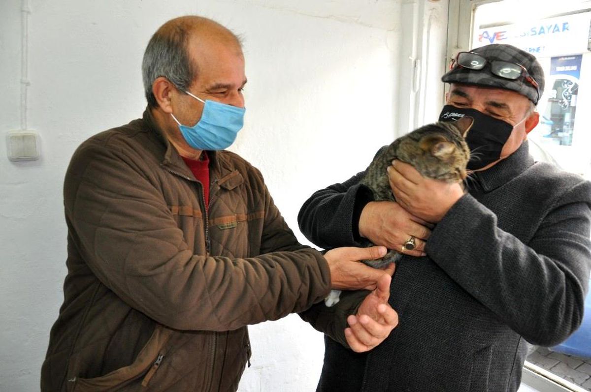 Kayıp kedisine 6 gün sonra kavuştu