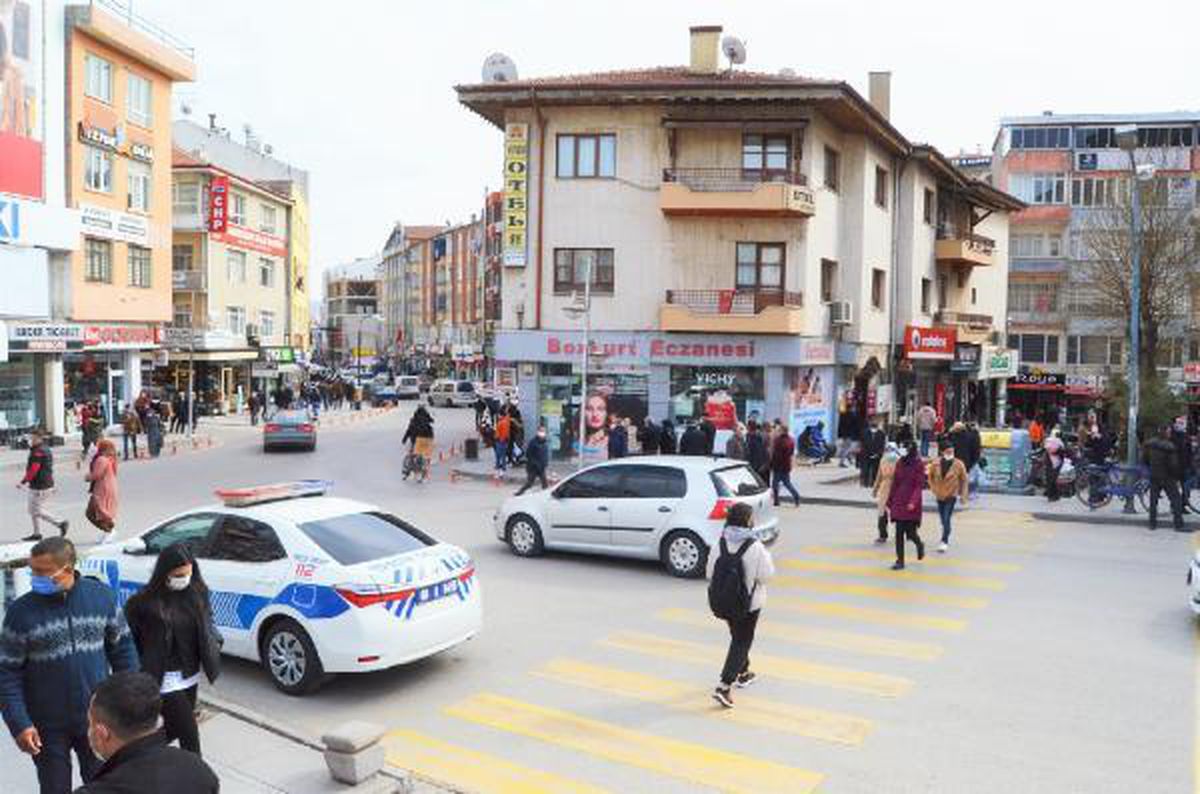 Kırmızı kategorideki Aksaray\'da tedbirler artırıldı; esnaf normale dönemedikleri için üzgün (2)