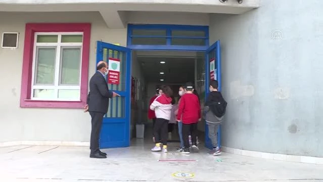 Kontrollü normalleşme süreciyle okullarda yüz yüze eğitim başladı