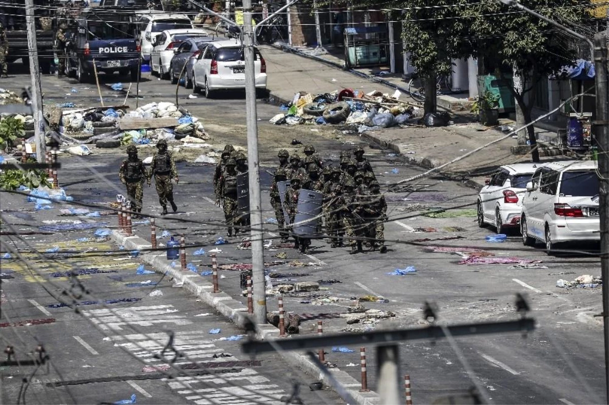 Son dakika haber | Myanmar\'da protestoculara gerçek mermiyle müdahale: 4 yaralı