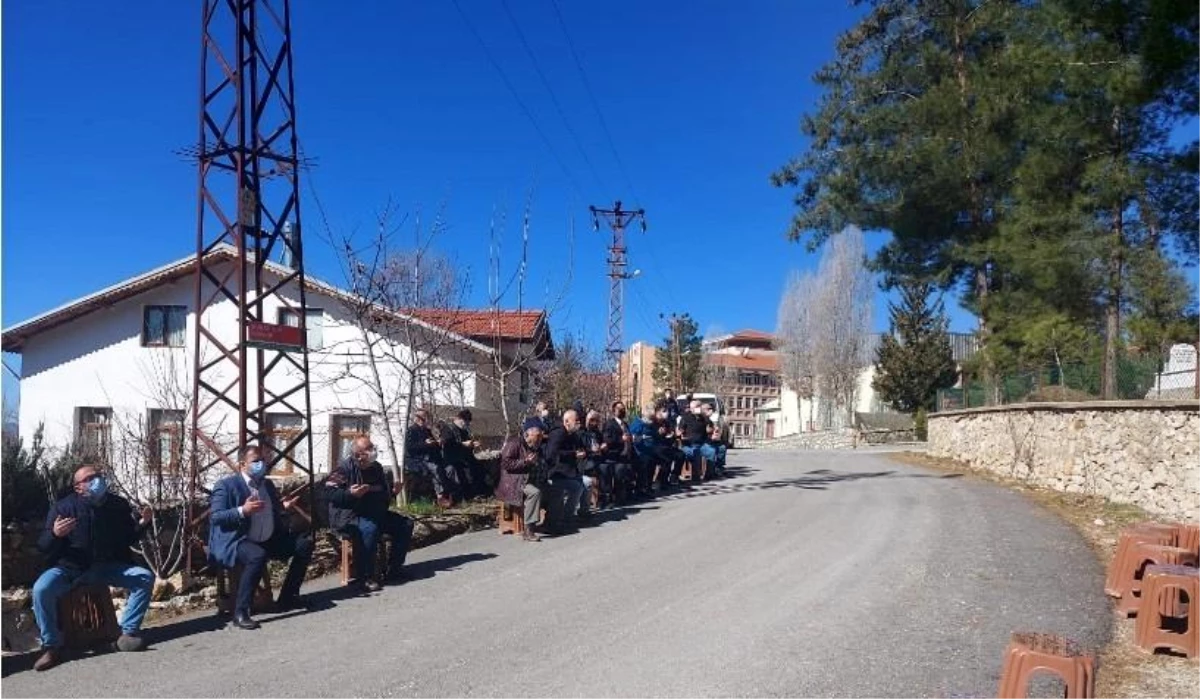 Prof. Dr. Hasan Gürbüz, kabri başında dualarla anıldı