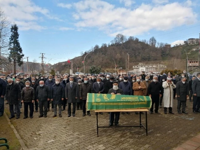 Rizeli hayırsever iş adamı Tahsin Usta babası ve oğlu adına yaptırdığı okulda son yolculuğuna uğurlandı