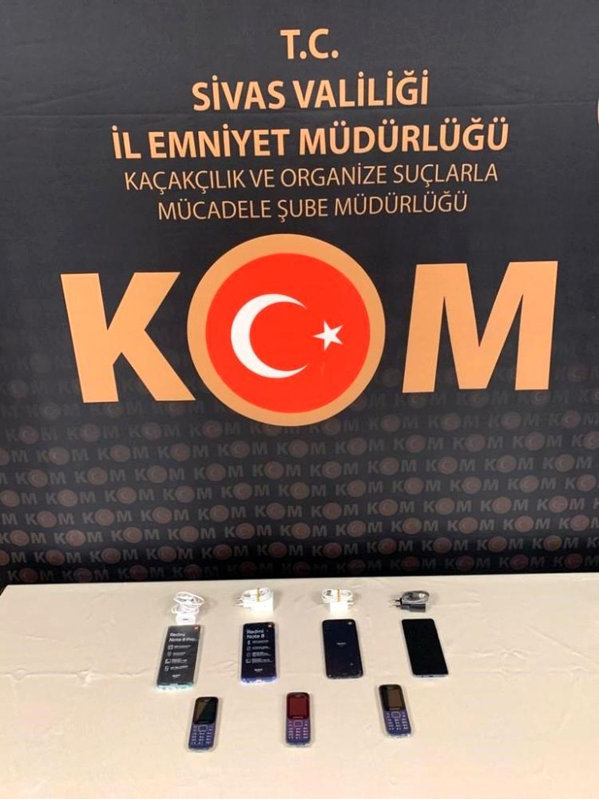 Sivas\'ta Gümrük kaçağı 7 telefon ele geçirildi