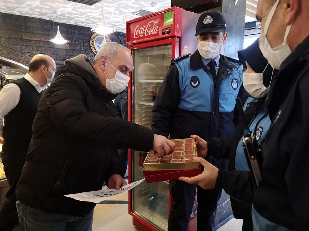 Ümraniye'de kontrollü açılan kafe ve restoranlara denetim