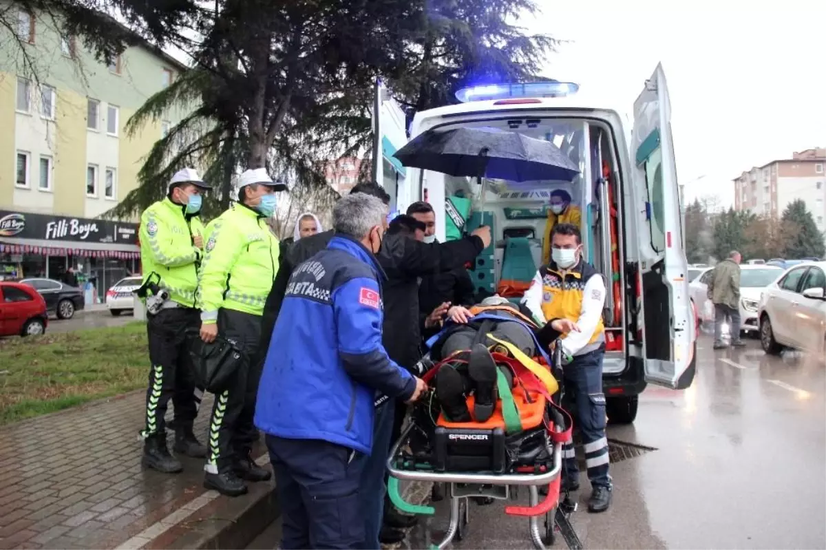 Yolun karşısına geçmek isterken otomobil çarptı