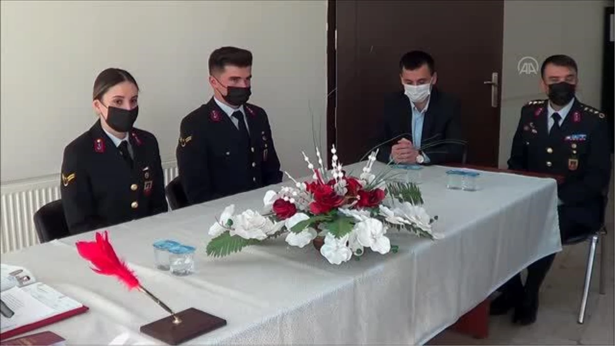 AFYONKARAHİSAR - Jandarma astsubay çift, nikah masasına üniformalarıyla oturdu