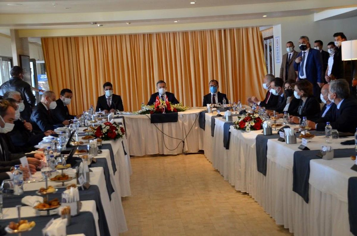 Aydın Valisi Aksoy, Didim\'de turizm değerlendirme toplantısına katıldı