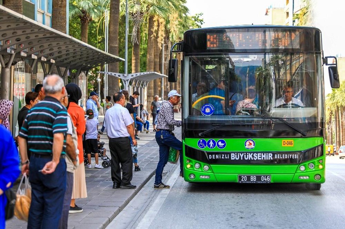 Büyükşehir Belediyesi sokağa çıkma kısıtlaması sona eren vatandaşları uyardı