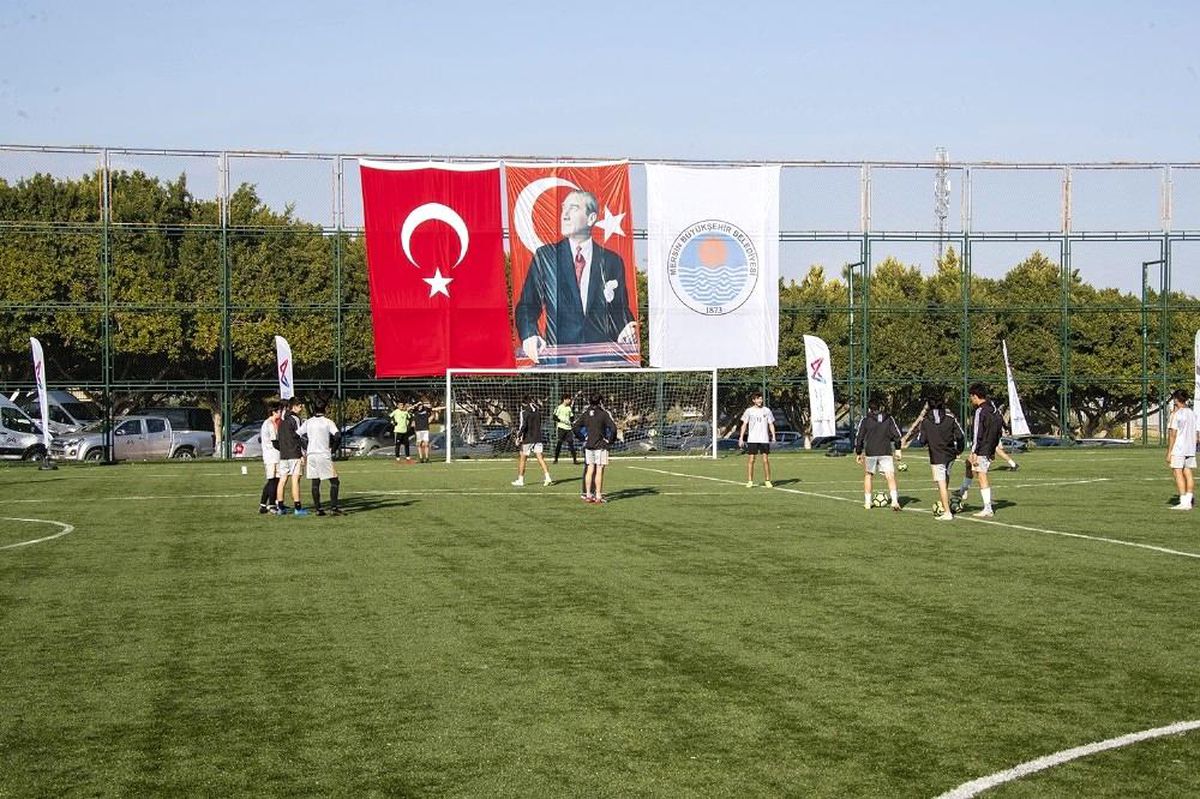 Büyükşehir Belediyesinden Atatürk\'ün Mersin\'e geliş gününe özel futbol turnuvası