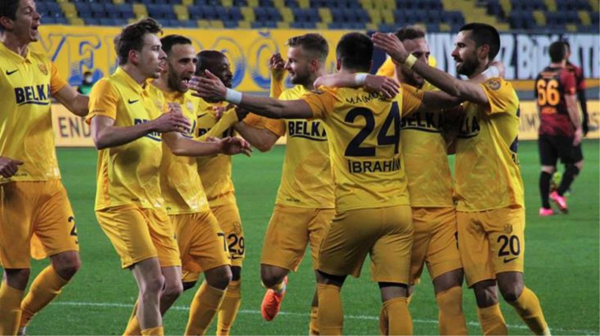 Galatasaray, Ankaragücü deplasmanında 2-1 yenilerek zirve yolunda büyük yara aldı