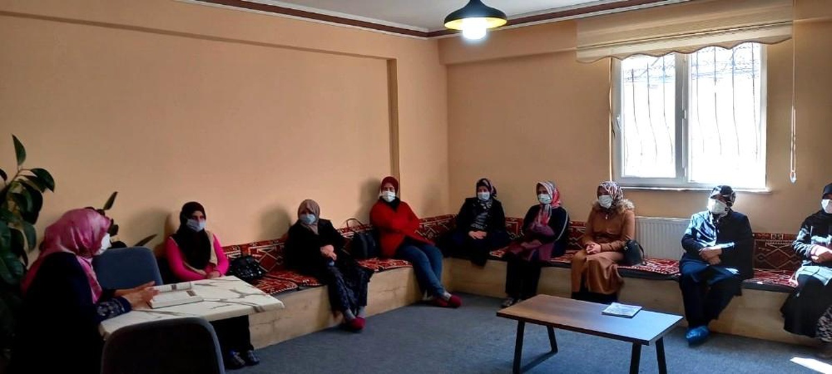 Kadınlara etkili iletişimin nasıl olması gerektiği anlatıldı