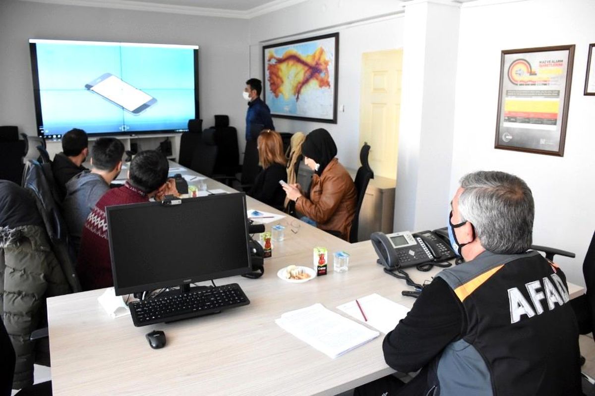 Kırşehir Afet ve Acil Durum Müdürlüğü, gazetecilere afet farkındalık eğitimi verdi